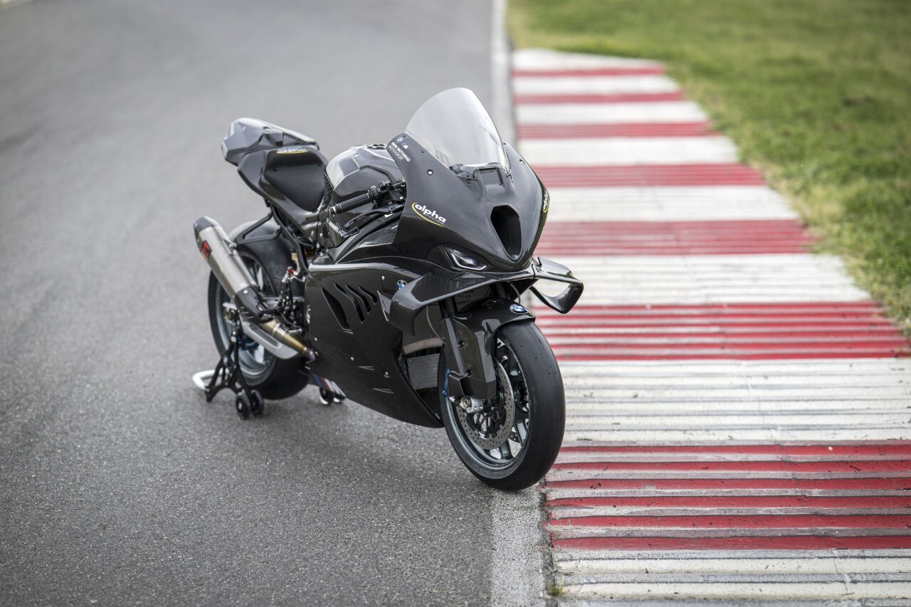 DueruoteTG #238 - Abbiamo guidato in pista la BMW che corre in SBK! 